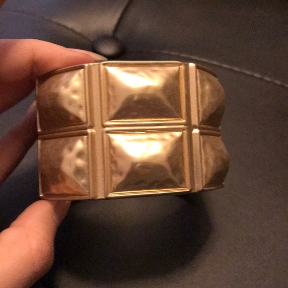 Vintage Gold Tone Clasp Bracelet *Final Price* - Picture 3 of 5